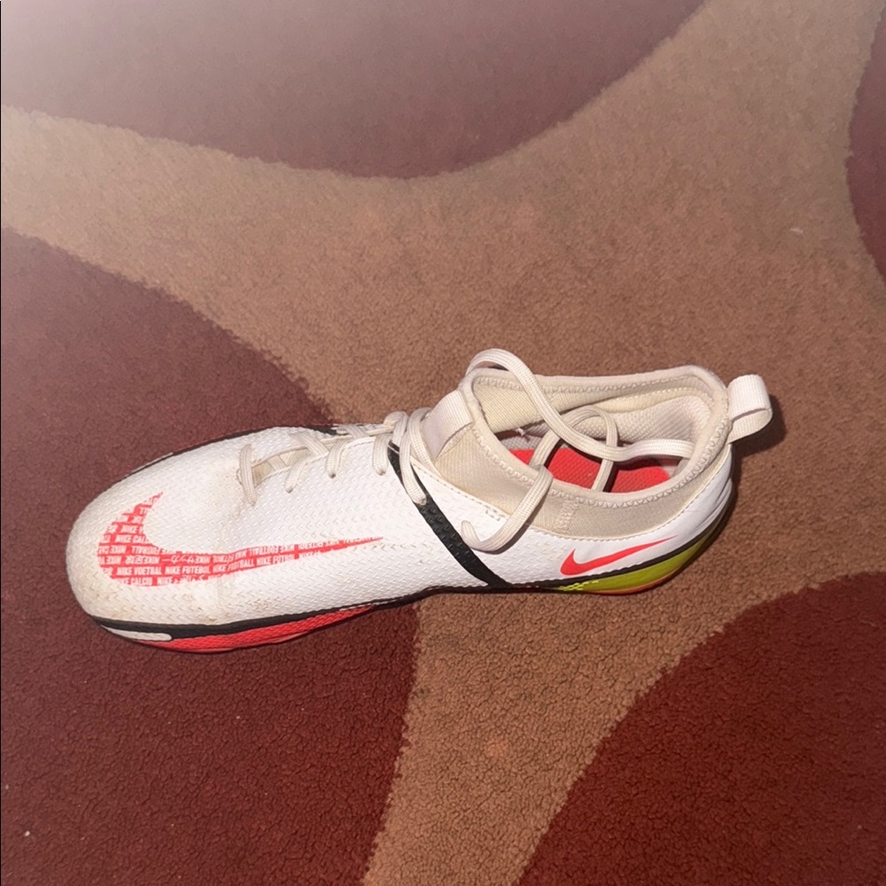 Nike White and Red Sneakers Sleek Design Comfortable Cushioning